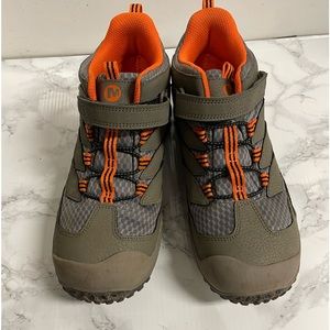 Merrell child size 6 mid ankle hiking boot